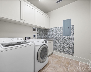 706 Kingsley Way - Photo Thumbnail 11