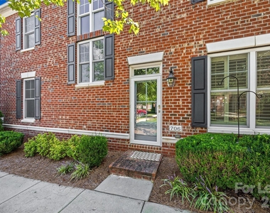 706 Kingsley Way - Photo Thumbnail 1