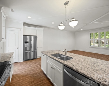 706 Kingsley Way - Photo Thumbnail 8