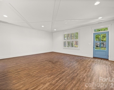 706 Kingsley Way - Photo Thumbnail 4