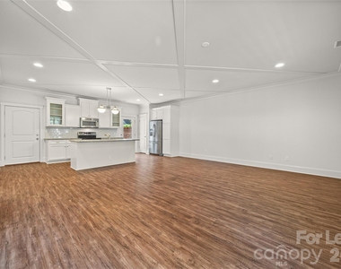 706 Kingsley Way - Photo Thumbnail 3
