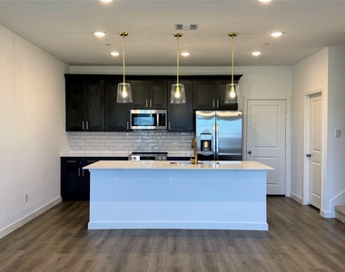5720 Lakeview Drive - Photo Thumbnail 5