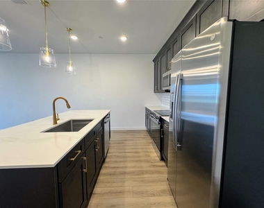 5720 Lakeview Drive - Photo Thumbnail 8