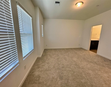 5720 Lakeview Drive - Photo Thumbnail 17
