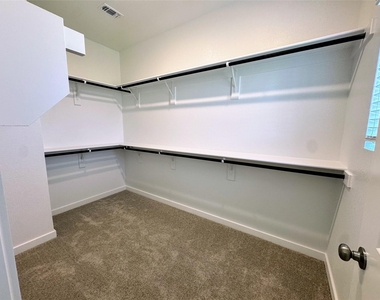 5720 Lakeview Drive - Photo Thumbnail 21
