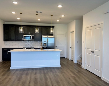 5720 Lakeview Drive - Photo Thumbnail 6