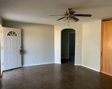 720 11th Street - Photo Thumbnail 2