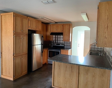 720 11th Street - Photo Thumbnail 3