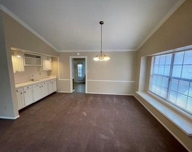 9401 Grant Drive - Photo Thumbnail 4