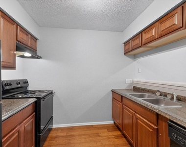 400 Raymond Street - Photo Thumbnail 9