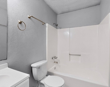 400 Raymond Street - Photo Thumbnail 12