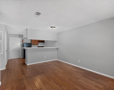 400 Raymond Street - Photo Thumbnail 7