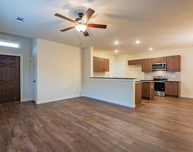 721 Blackland Drive - Photo Thumbnail 3