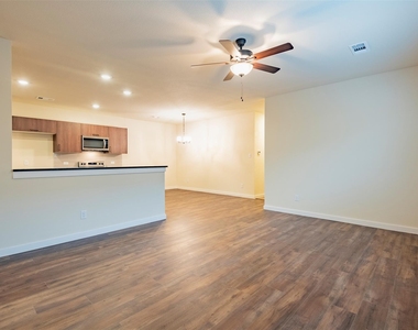 721 Blackland Drive - Photo Thumbnail 2