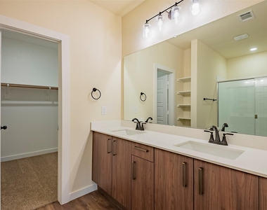 721 Blackland Drive - Photo Thumbnail 13