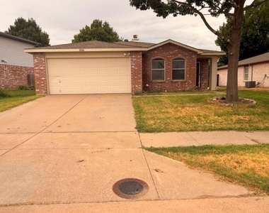 3106 Legend Drive - Photo Thumbnail 1
