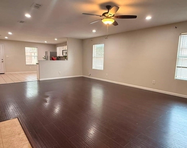3106 Legend Drive - Photo Thumbnail 5