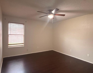 3106 Legend Drive - Photo Thumbnail 15