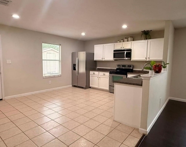 3106 Legend Drive - Photo Thumbnail 8