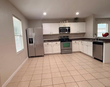 3106 Legend Drive - Photo Thumbnail 9