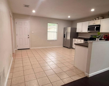 3106 Legend Drive - Photo Thumbnail 7
