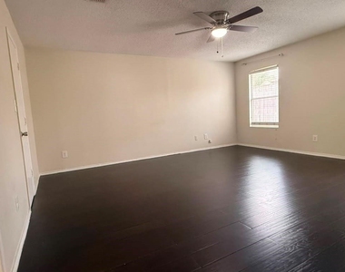 3106 Legend Drive - Photo Thumbnail 11