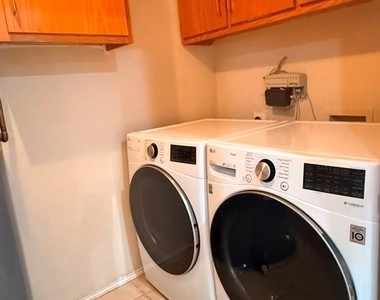 3106 Legend Drive - Photo Thumbnail 17