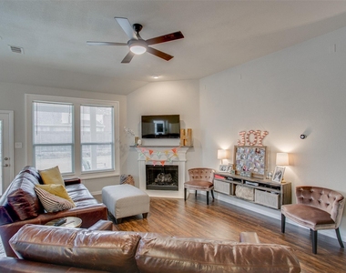 10228 Olivia Drive - Photo Thumbnail 9