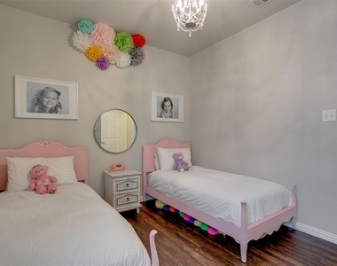 10228 Olivia Drive - Photo Thumbnail 6
