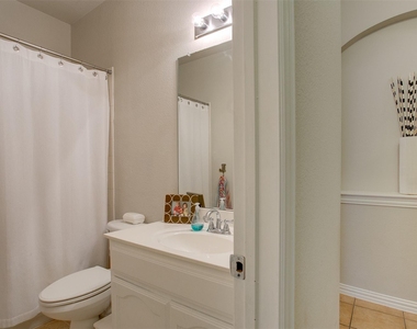 10228 Olivia Drive - Photo Thumbnail 21