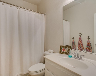 10228 Olivia Drive - Photo Thumbnail 7