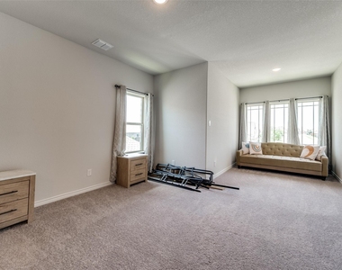 333 Foxthorne Way - Photo Thumbnail 28