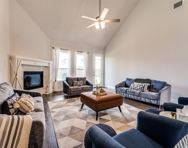 333 Foxthorne Way - Photo Thumbnail 5
