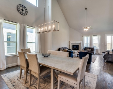 333 Foxthorne Way - Photo Thumbnail 9