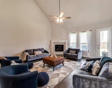 333 Foxthorne Way - Photo Thumbnail 6