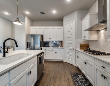 333 Foxthorne Way - Photo Thumbnail 12