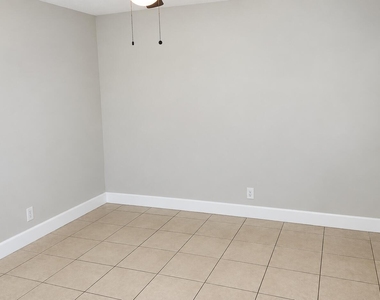 435 Nw 41st Street - Photo Thumbnail 10