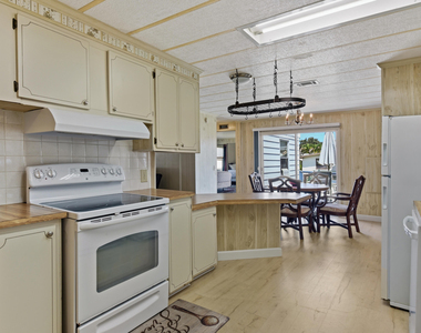 7983 Se Saratoga Drive - Photo Thumbnail 2