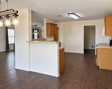 1621 Village Park Trail - Photo Thumbnail 9