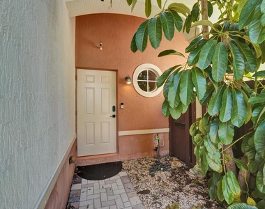 852 Nw 9th Street - Photo Thumbnail 2