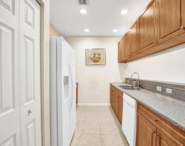 852 Nw 9th Street - Photo Thumbnail 6