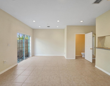 852 Nw 9th Street - Photo Thumbnail 17