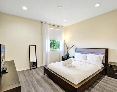 852 Nw 9th Street - Photo Thumbnail 31