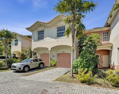 852 Nw 9th Street - Photo Thumbnail 1