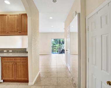852 Nw 9th Street - Photo Thumbnail 4