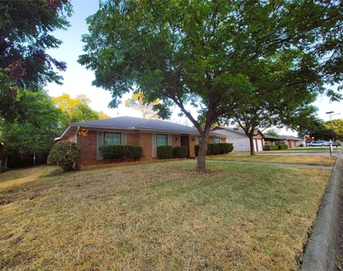7405 Pinehurst Drive W - Photo Thumbnail 1
