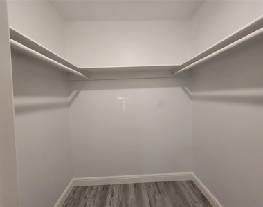 7405 Pinehurst Drive W - Photo Thumbnail 18