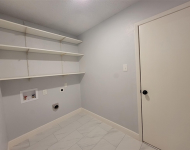 7405 Pinehurst Drive W - Photo Thumbnail 32
