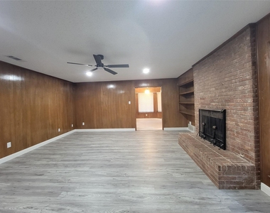 7405 Pinehurst Drive W - Photo Thumbnail 14