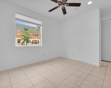 3933 Monarch Lane - Photo Thumbnail 20